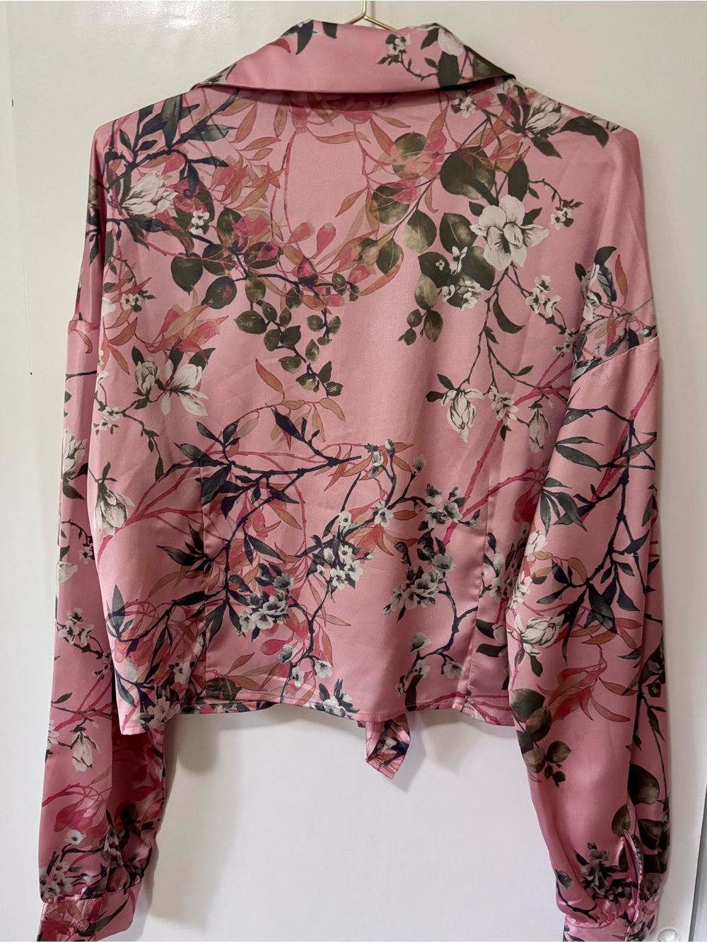 Guess| ‘Jun’ Pink Floral Satin Tie-Front Cropped Button Down Shirt Sz L - Picture 5 of 8
